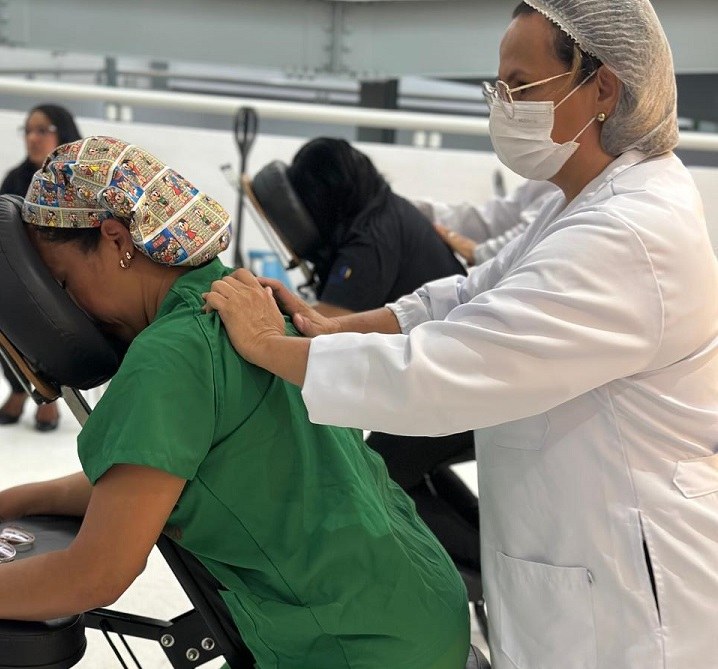 A programação especial, contou com ventosaterapia, massagem relaxante e auriculoterapia, realizada nesta terça-feira (28), marcando a celebração do Dia do Servidor Público na unidade.