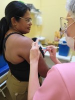 Vacinação contra influenza para funcionários que atuam na saúde.